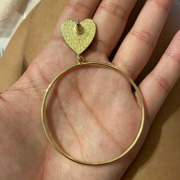 💍Gold Plated Heart Stud Earrings💍 - Picture 3 of 4
